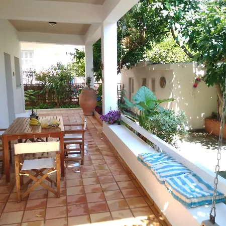 Daire Zacharoula's Hanya